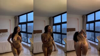 Paula Faget Novinha Tatuada Sensualiza Com Colher De Pau